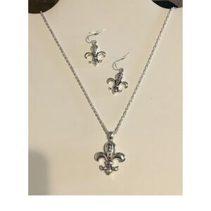 Silver Beaded Fleur De Lis Necklace Set